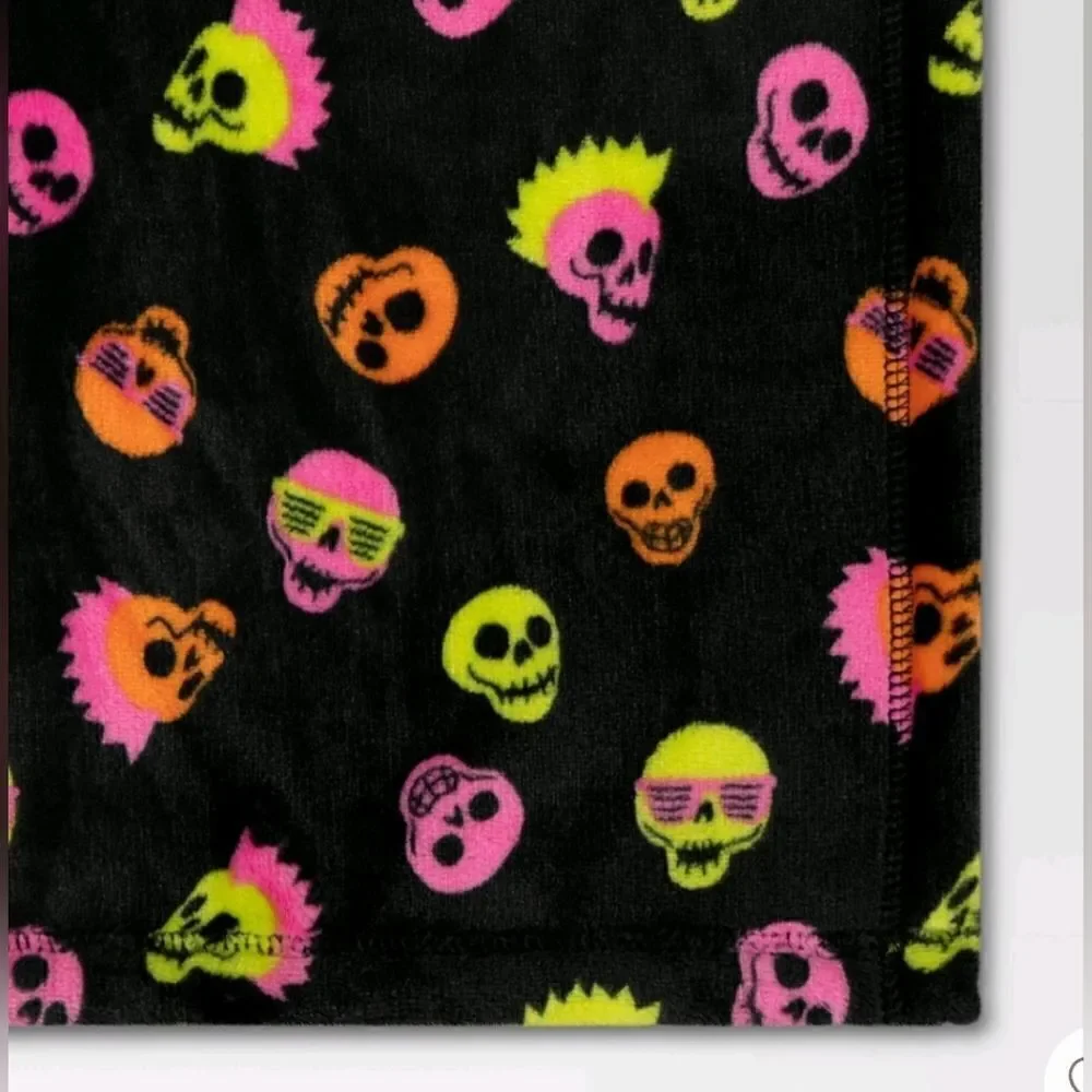 Skull Printed Plush Halloween Throw Blanket Black - Hyde & EEK! Boutique
